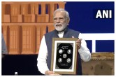 100 रुपए का सिक्का जारी करते पीएम नरेंद्र मोदी