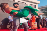 अलग-अलग एक्ट्रेसेज को ऐसे गोद में उठाते हैं वरुण धवन, वायरल वीडियो में देखें कैसे