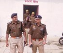 कानपुर के न्यू आजाद नगर चौकी में IG प्रशांत कुमार और एसपी आउटर समेत फील्ड यूनिट मौके पर जांच करते हुए