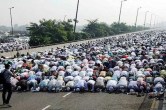 गुरुग्राम में खुले में नमाज का विरोध।