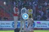 Steve Smith checking bat of Virat Kohli