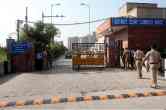 Delhi Crime, firing at Saket court, firing On girl, delhi police