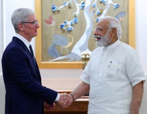 Tim Cook, Narendra Modi