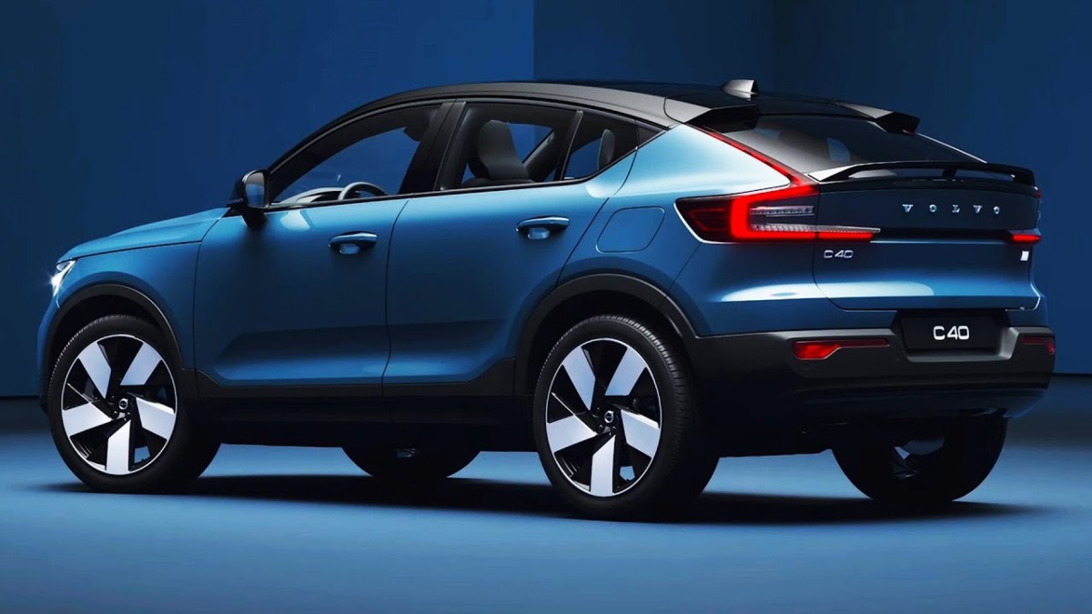Volvo C40 Recharge electric car l