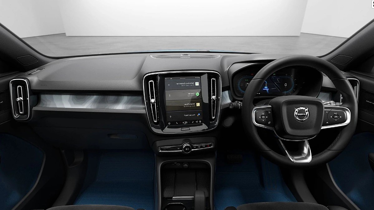 Volvo C40 Recharge electric car l