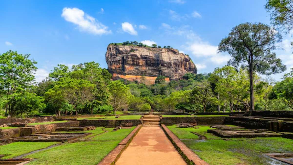 visit Sri Lanka in less than 1,00,000