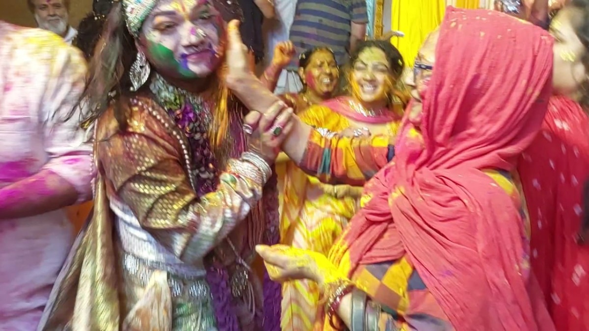 Holi mathura 