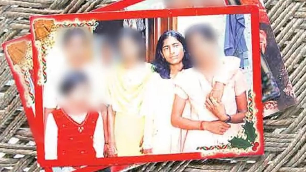 परिवार के साथ आरोपी शबनम