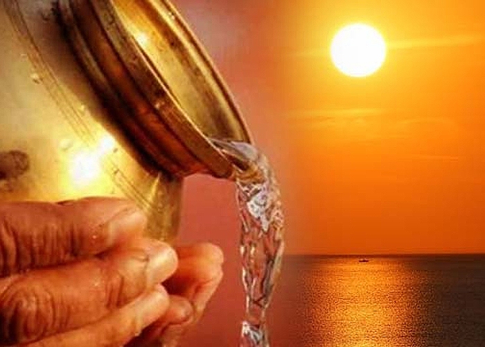 suryadev-ko-jal-ka-arghya