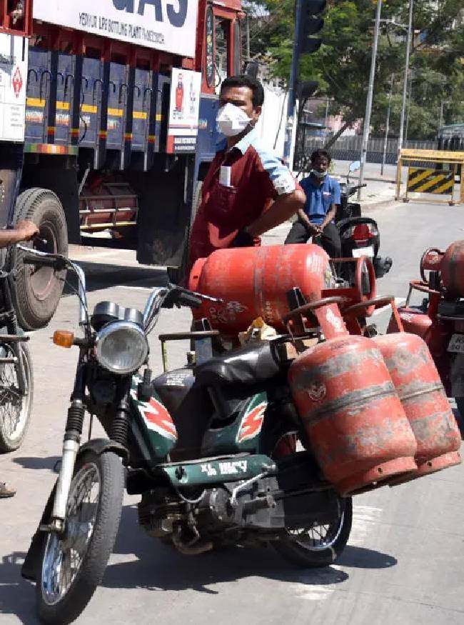 LPG भारी और PNG हल्की गैस