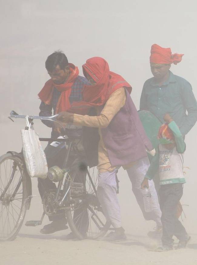 फरवरी में न बारिश हुई न हवाएं चली