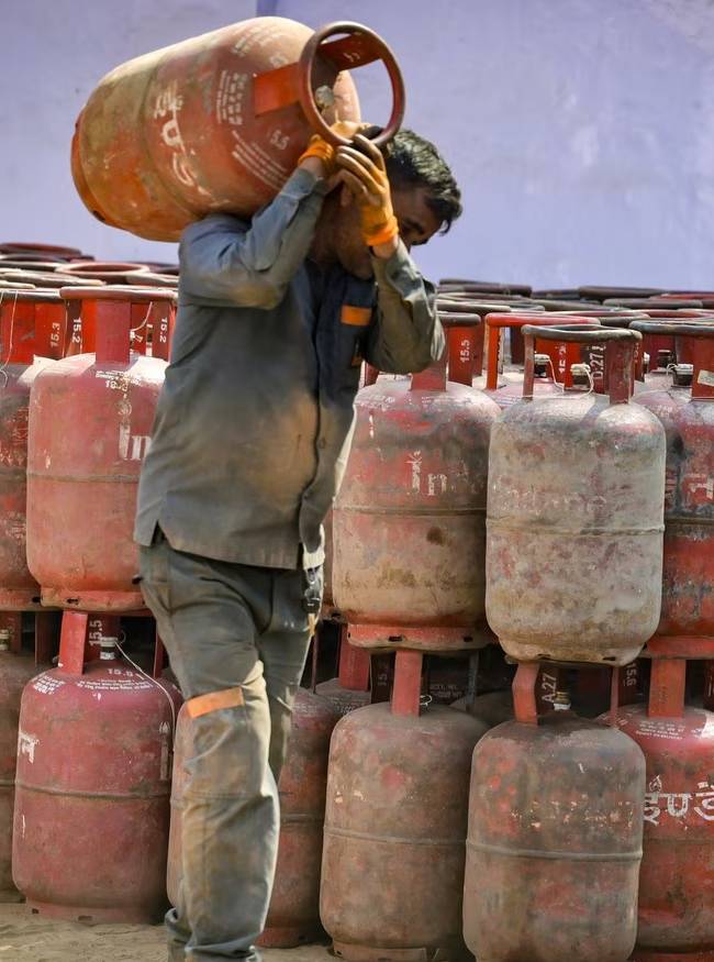 मीडिल ईस्ट में जंग से होर्मुज स्ट्रेट ब्लॉक