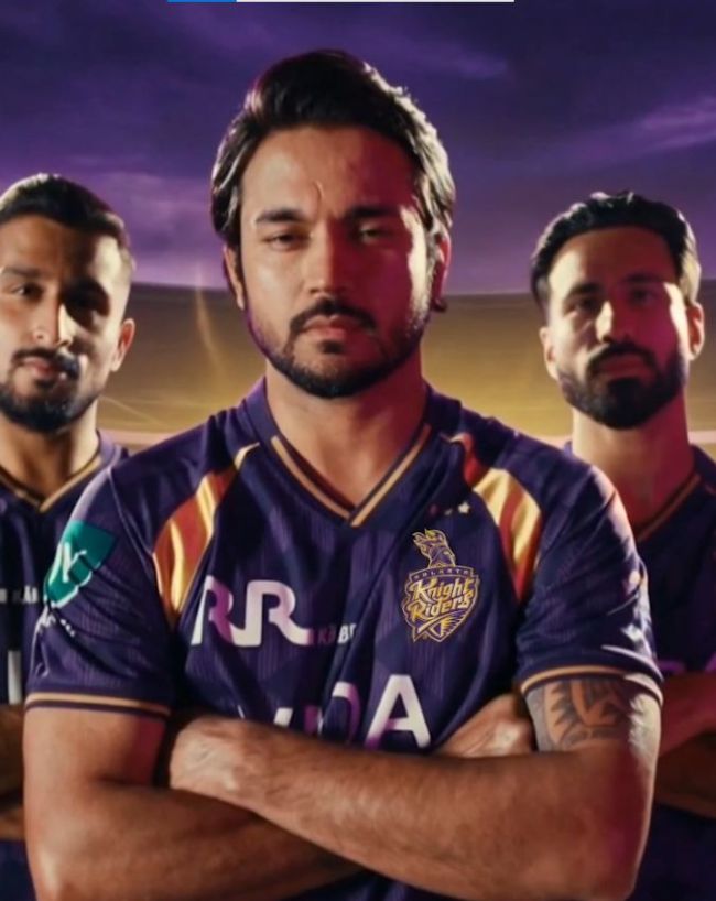 KKR के खिलाड़ी भी नई जर्सी में नजर आए