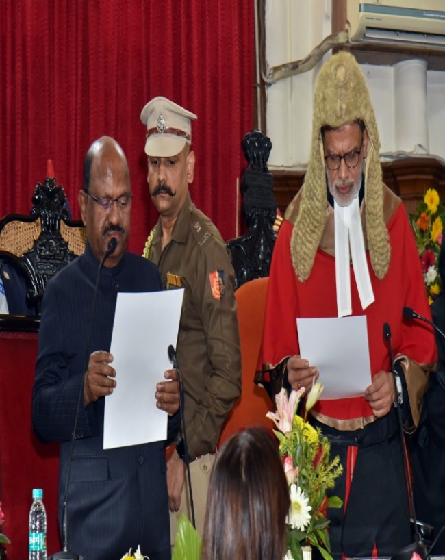 कलकत्ता हाईकोर्ट के चीफ जस्टिस के तौर पर ली थी शपथ