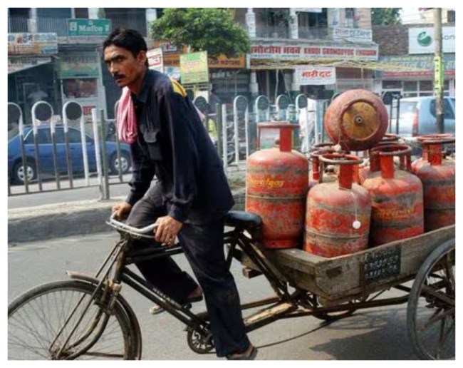 स्टॉक बढ़ाने और नए रास्तों की तलाश