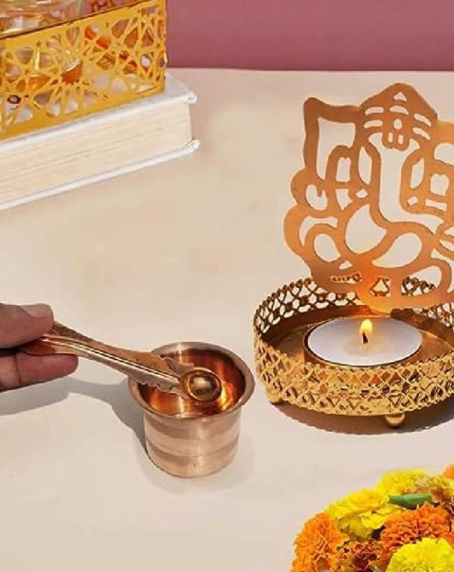 पूजा स्थल का जल पात्र