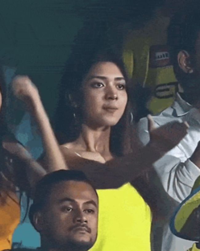 CSK फैन गर्ल की आई याद 