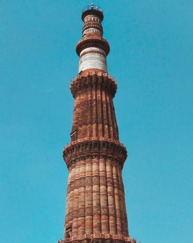 कुतुब मीनार की चोटी से आखिर क्या दिखाई देता था?