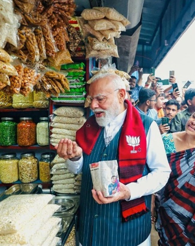 पीएम मोदी पहुंचे थे झालमुड़ी खाने