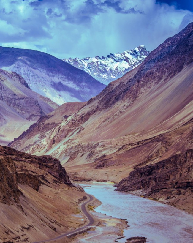 कौन सी नदी बहती है तीनों देशों में