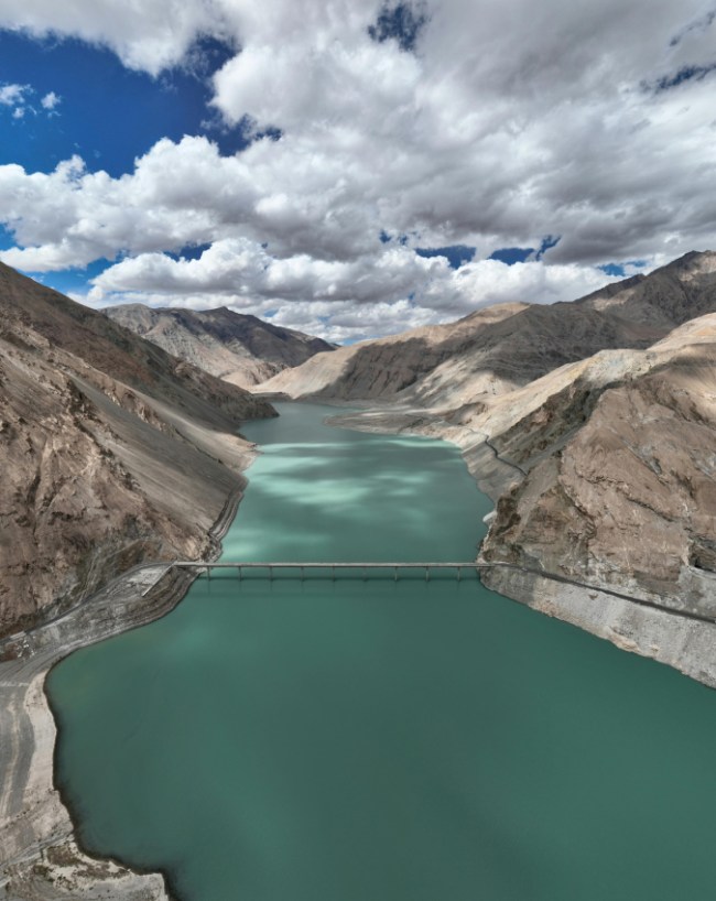 तिब्बत से शुरू होकर कश्मीर तक पहुंचती है