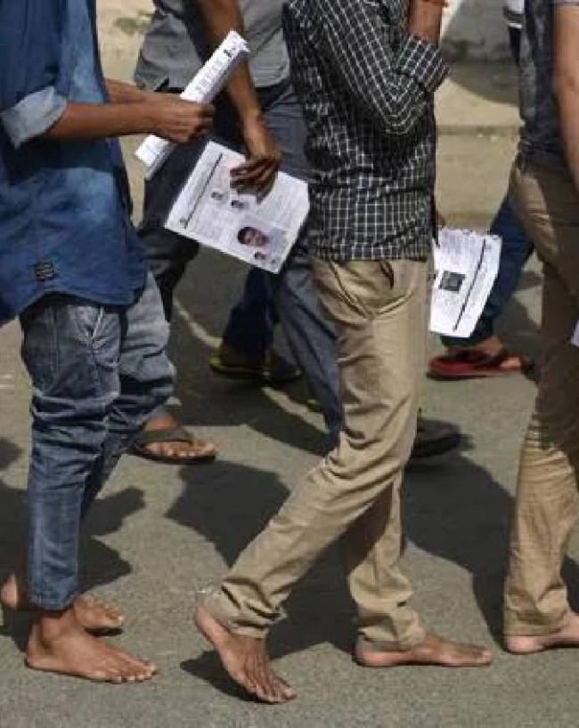 जूते पहनकर जाने की गलती कहीं पड़ न जाए भारी?