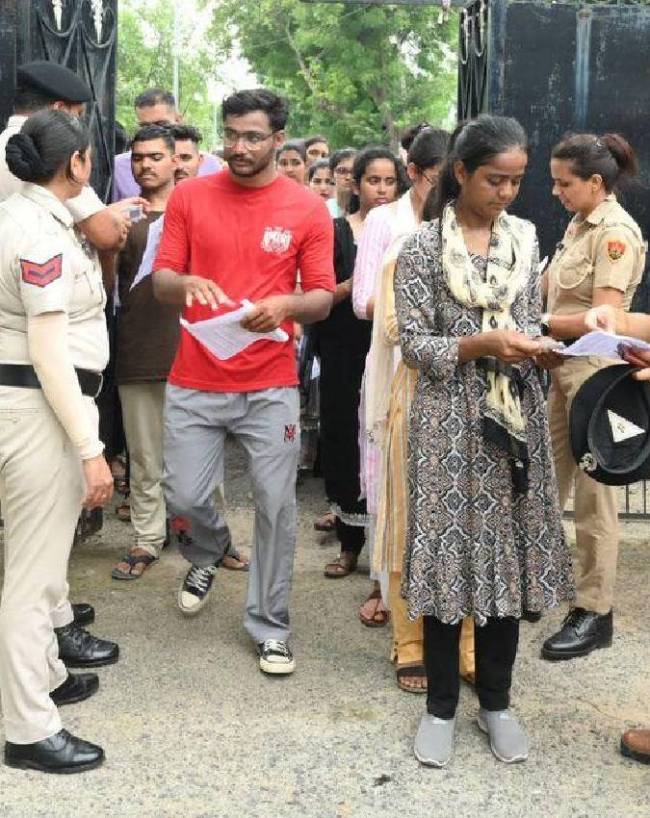क्या आपको पता है नीट परीक्षा का नया ड्रेस कोड??