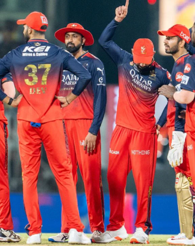 RCB की संभावित प्लेइंग 11 RCB की संभावित प्लेइंग 11
