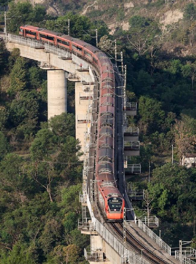 वंदे भारत इन स्टेशनों पर रुकेगी
