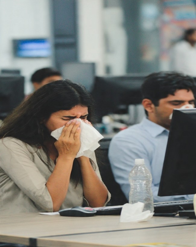 तो, क्या छींक को रोकना सचमुच खतरनाक है? 