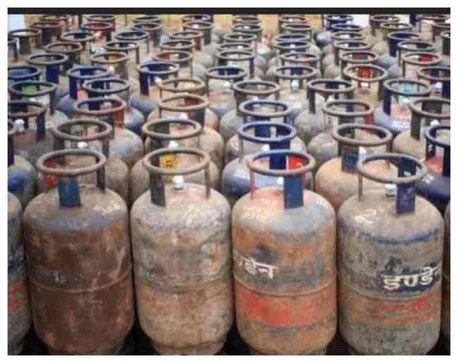 कमर्शियल सिलेंडर (19 kg): ₹195 के उछाल के बाद कीमतों में आग