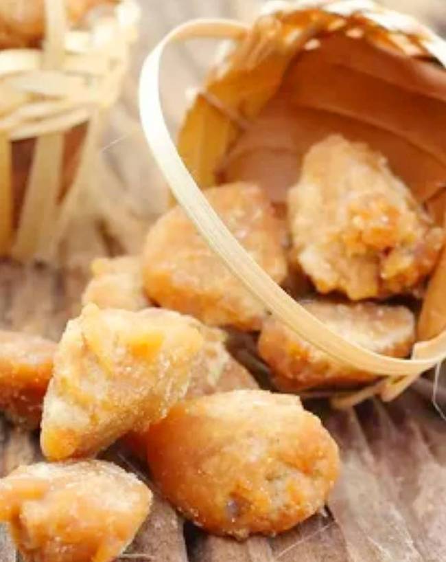 गुड़ दान: मिठास और समृद्धि का संकेत