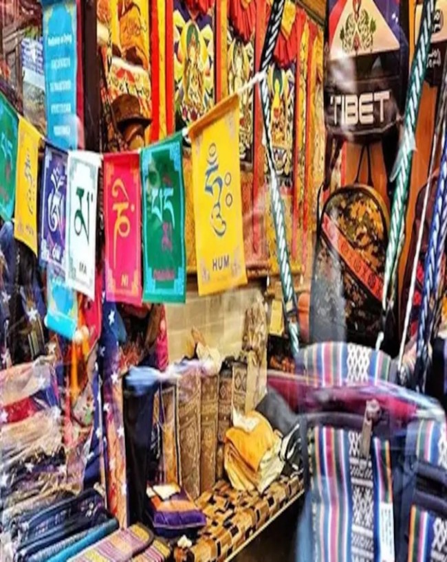 मजनू का टीला में कौन रहता है? 