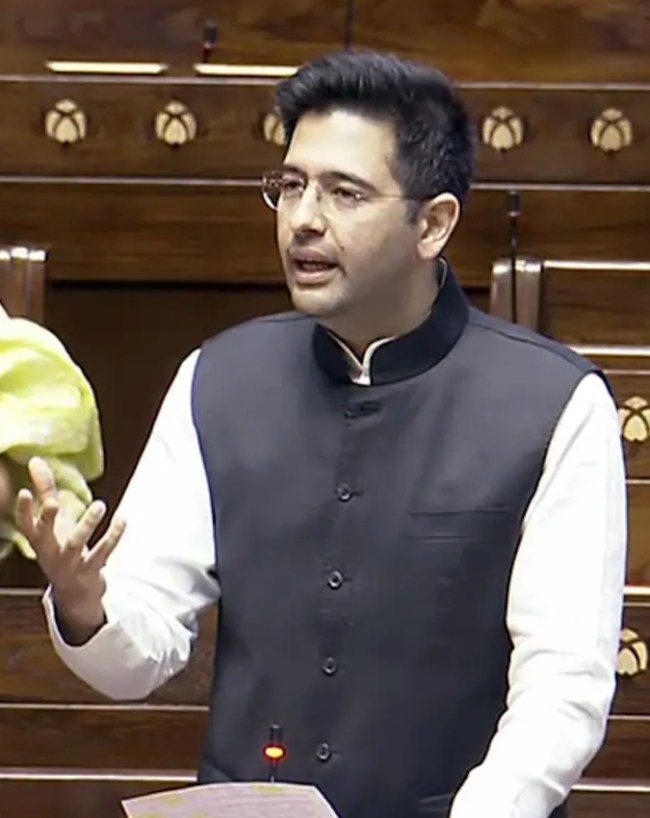 एयरपोर्ट पर 'महंगा समोसा और चाय'