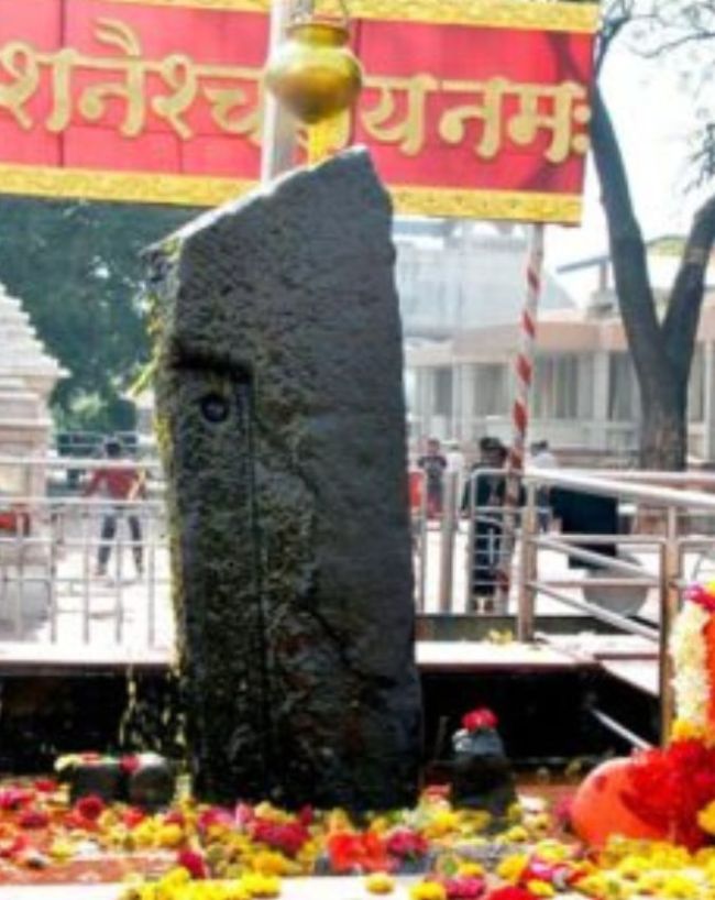 शनिदेव की मूर्ति का रहस्य 