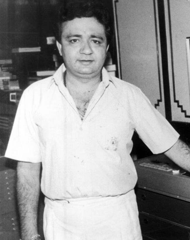 पिता ने बेचा जूस