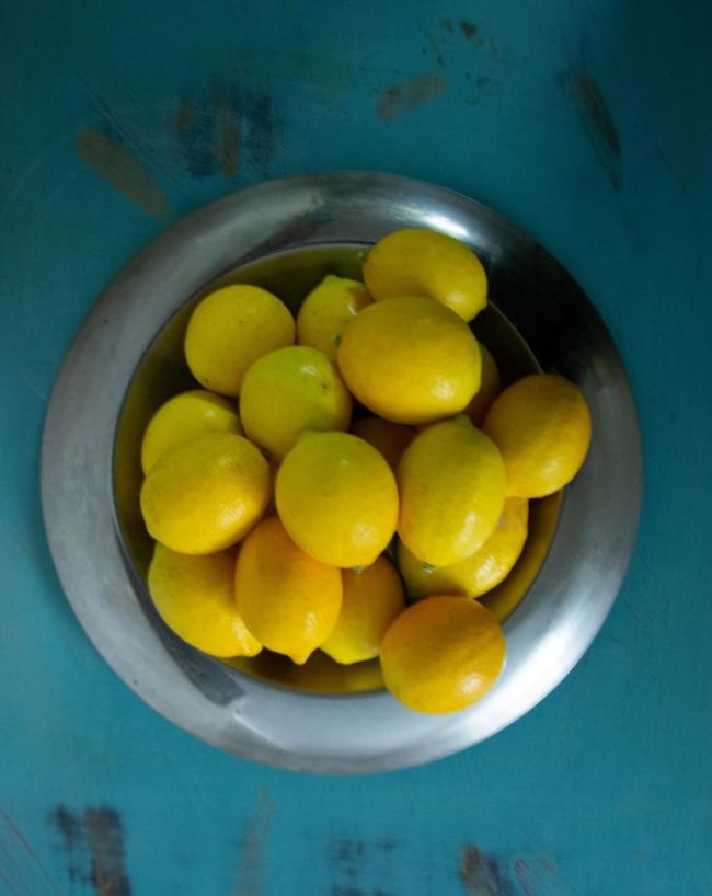 नींबू या विनेगर डालें 