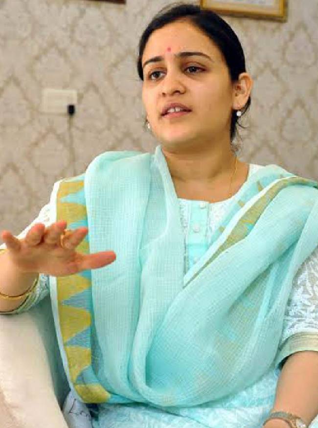 अपर्णा यादव का फैमिली बैकग्राउंड