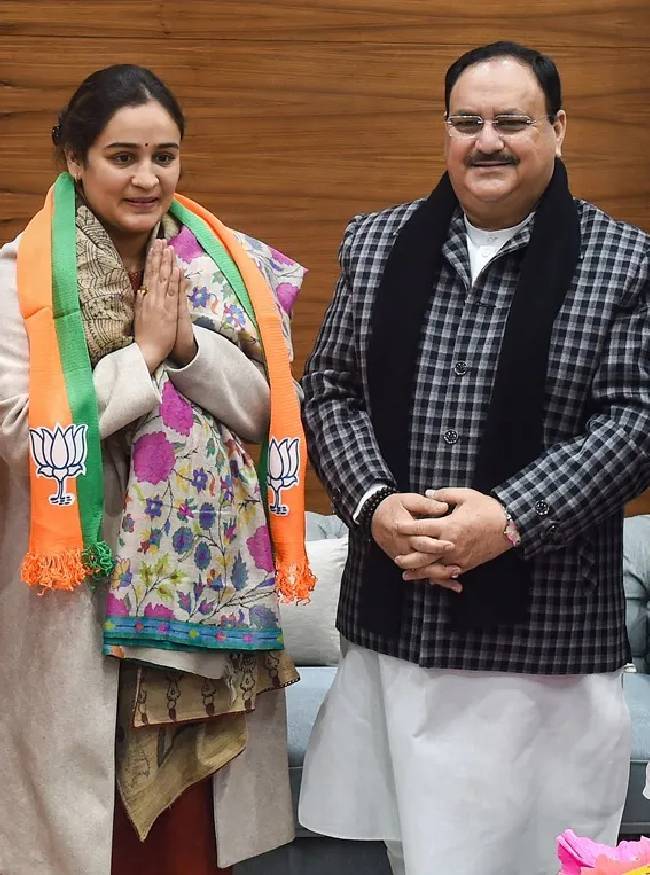 अपर्णा यादव का पॉलिटिकल करियर