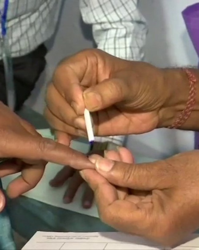 VVPAT पर्चियों से होता है वोट का मिलान