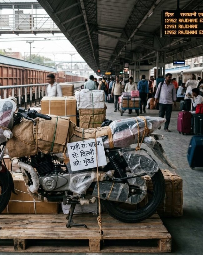 ट्रेन से बाइक भेजने के लिए क्या करना होता है?