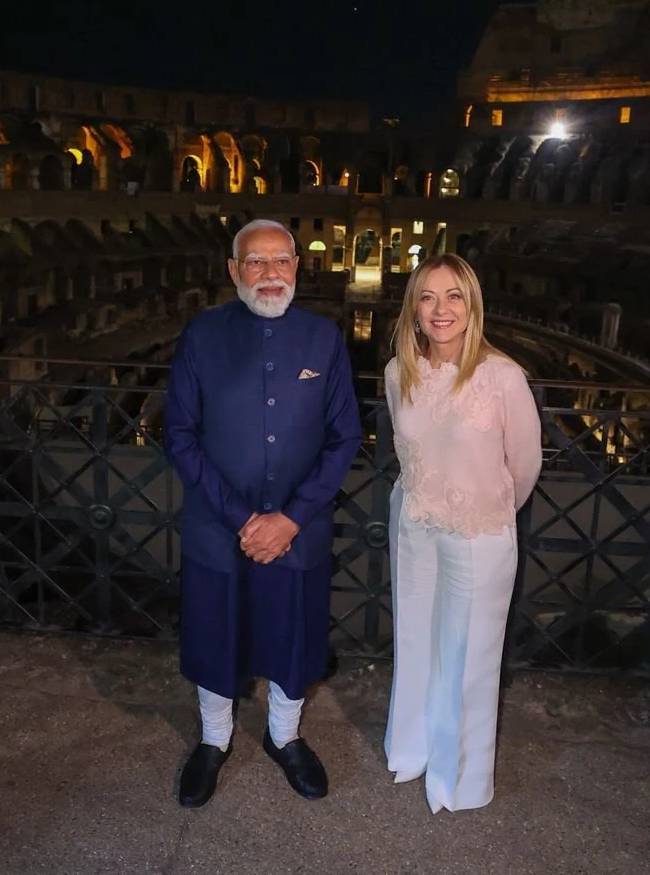 मोदी-मेलोनी की तस्वीरों में कॉलेजियम