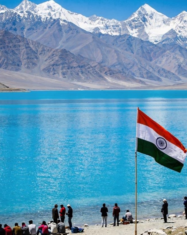 झील के रंग बदलने का कारण
