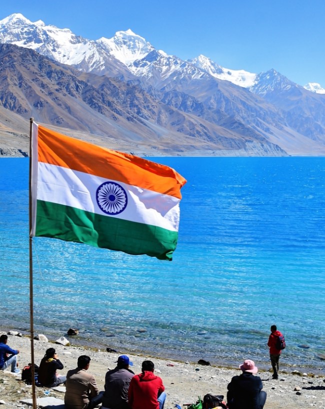 दिन में कई बार बदलता है रंग