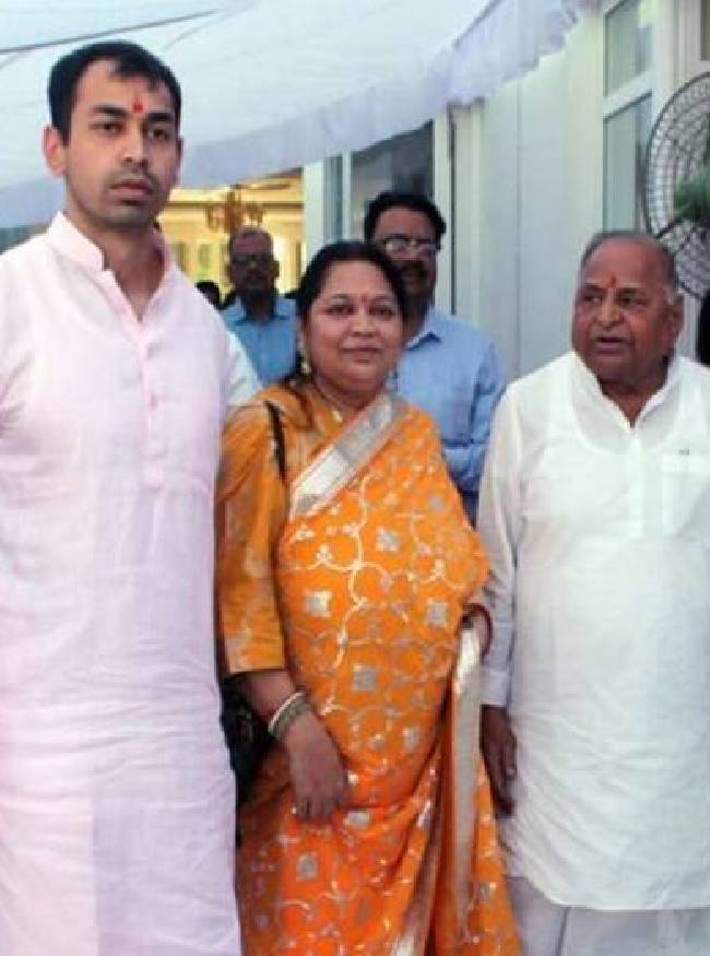 प्रतीक की राजनीति में दिलचस्पी नहीं