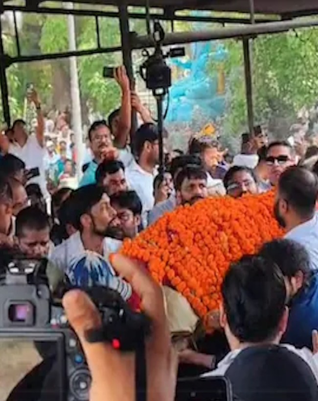यादव कुनबा रहा मौजूद