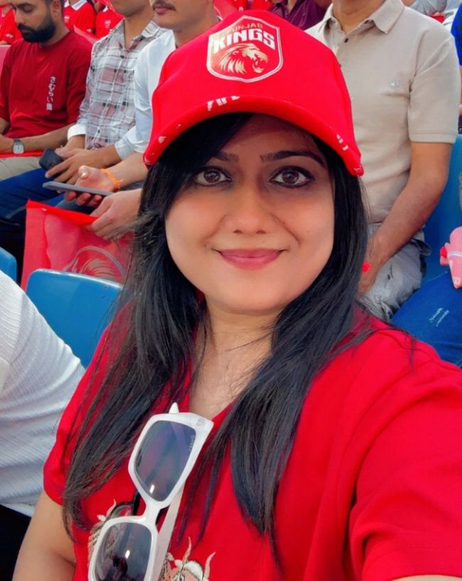 कौन है ये मिस्ट्री गर्ल? 