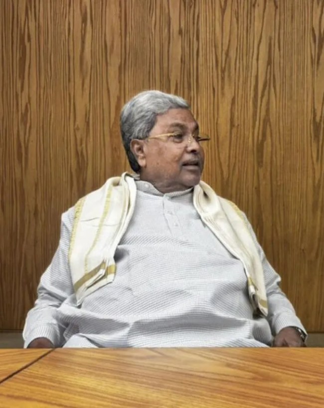सरकारी बंगला, कार और स्टाफ सुविधाएं