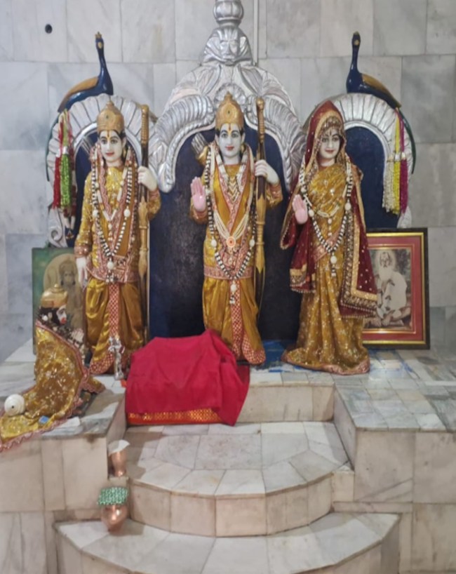 भगवान का मुकुट और दान पेटी ले उड़े