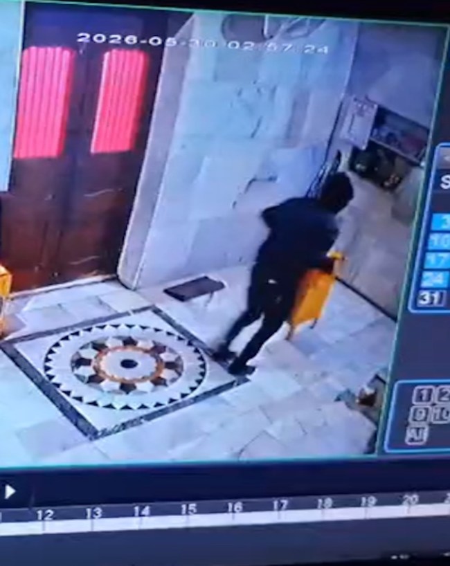सीसीटीवी कैमरे में कैद हुए चोर